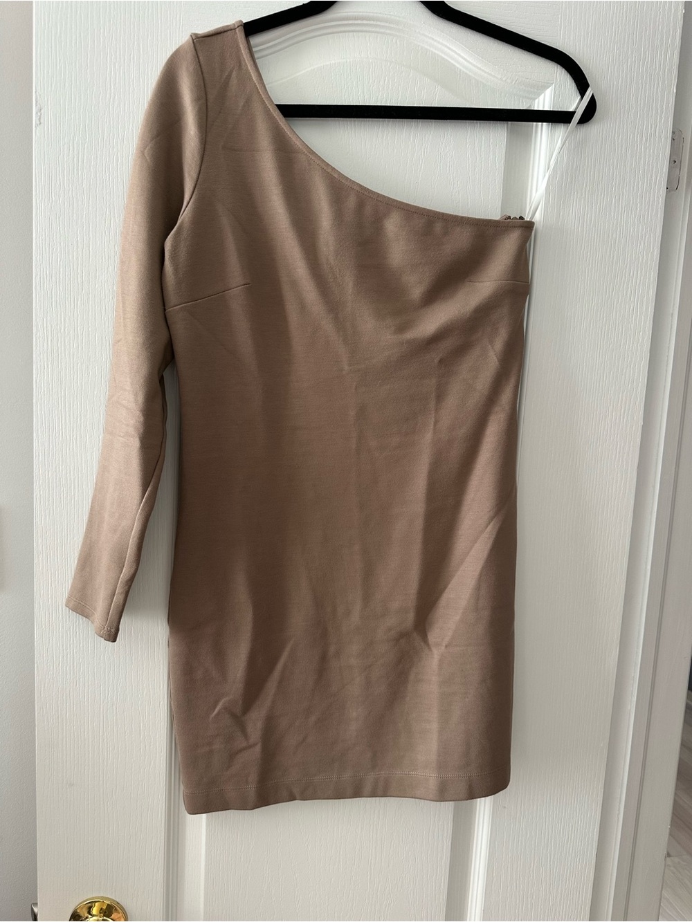Babaton One-Shoulder Long-Sleeve Bodycon Dress in Taupe and matching shoes
